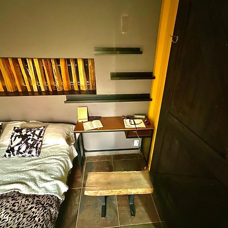 トゥライヤカパン Container Houseアパートホテル エクステリア 写真