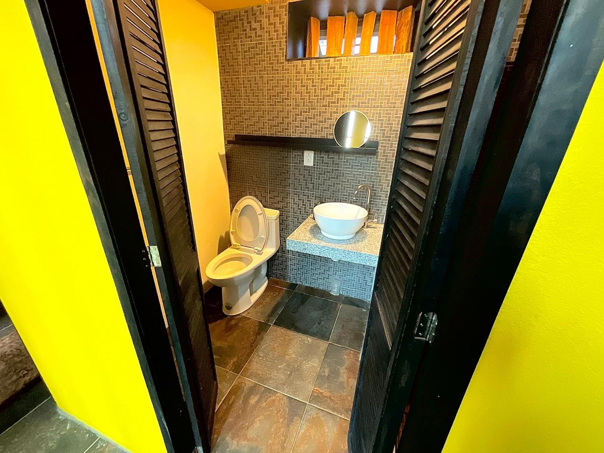 トゥライヤカパン Container Houseアパートホテル エクステリア 写真