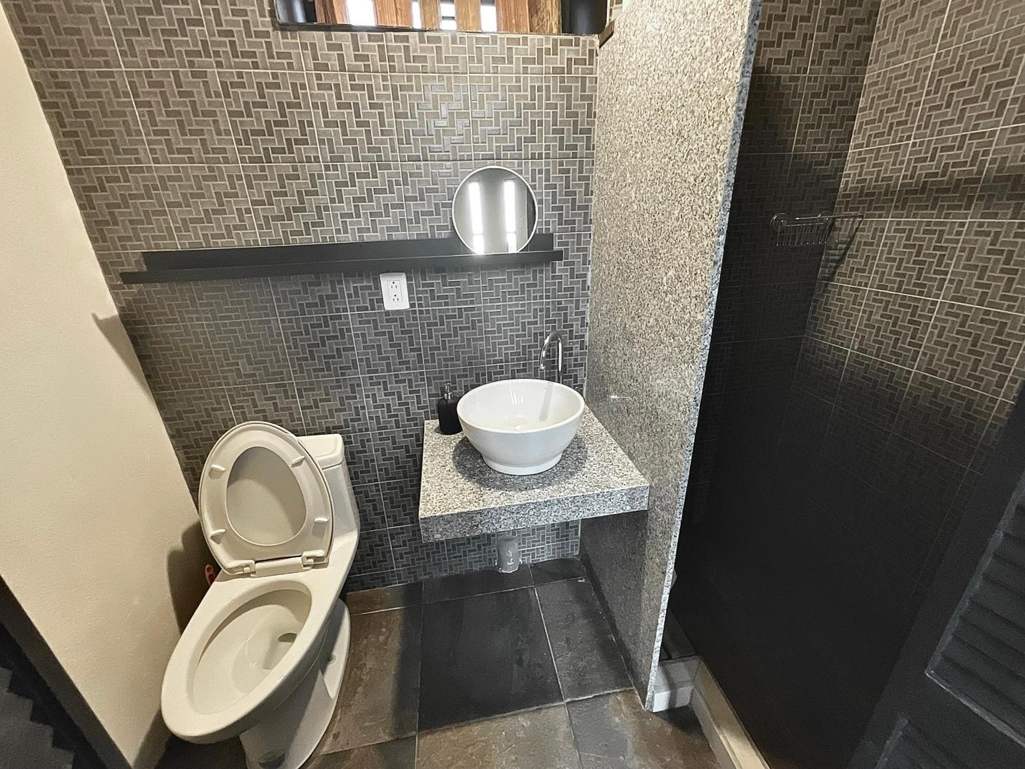 トゥライヤカパン Container Houseアパートホテル エクステリア 写真