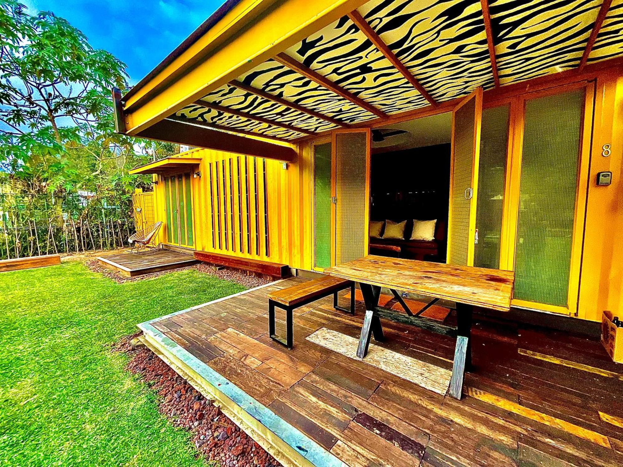トゥライヤカパン Container Houseアパートホテル エクステリア 写真